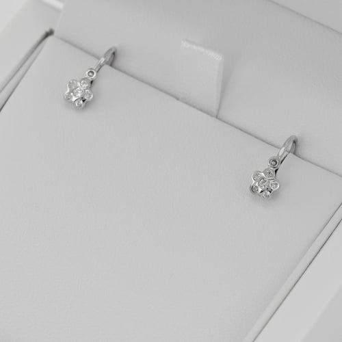 Goldene Kinderohrringe in Form einer Blume mit Lab Grown Diamanten Alexandra