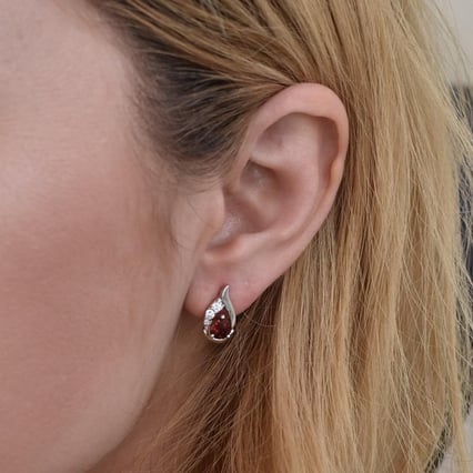 Granat Ohrringe in silberner Fassung Edily