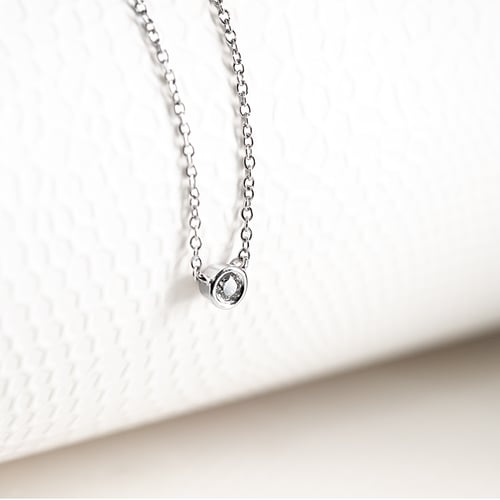 Silberne minimalistische Kette mit einem Moissanit Glosie