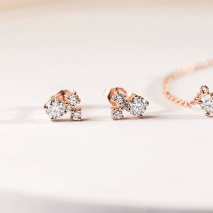 Silberne Cluster Ohrringe mit Moissaniten und Lab Grown Diamanten Kerrie