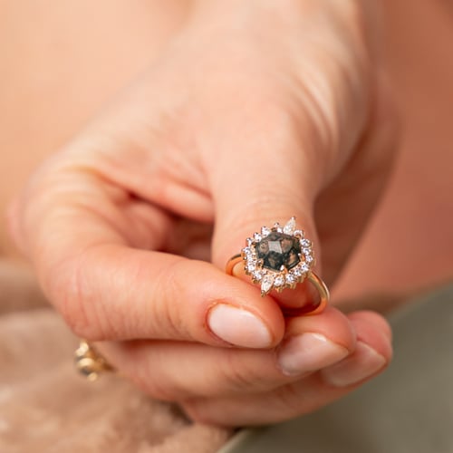 Eleganter Ring mit Moosachat und Moissaniten Melia