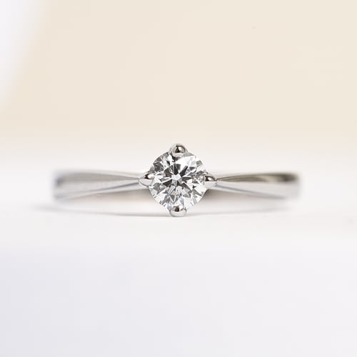 Verlobungsring aus Weißgold mit Diamant Mahiya
