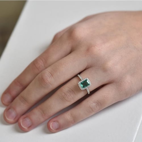 Wunderschöner Smaragd-Ring aus 750 Gold mit Diamanten Cheniah