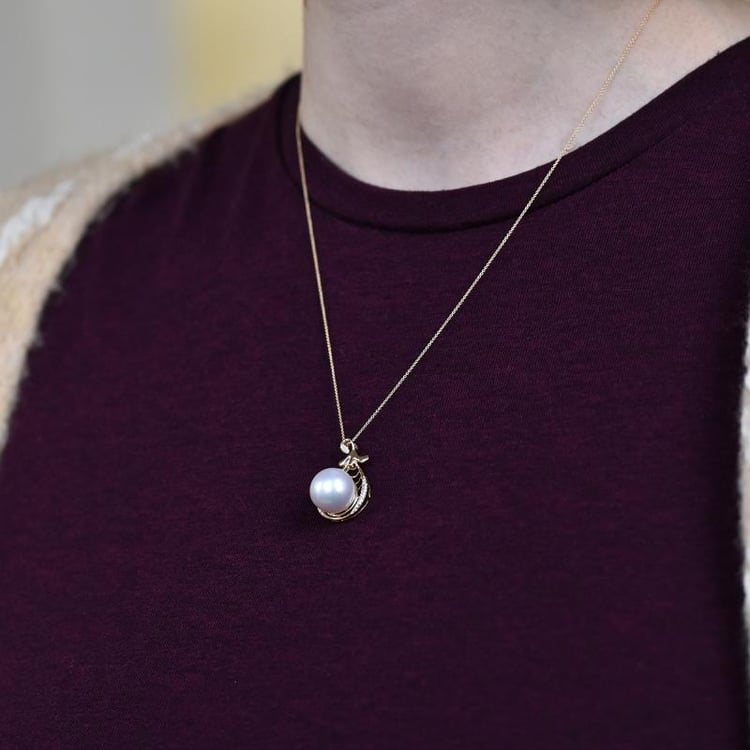 Goldene Halskette mit weißer Perle und Diamanten Lavy 10283