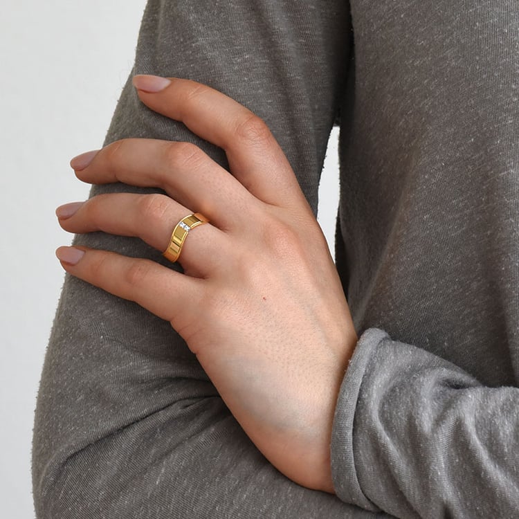 Gewölbte Eheringe aus Gold mit Diamanten Chandra 77732