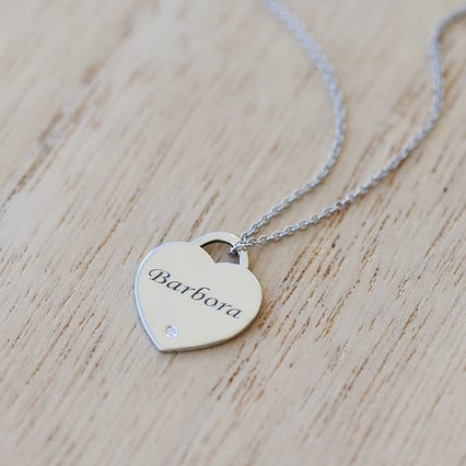 Anhänger in Herzform mit Diamant und Gravur Fabianne