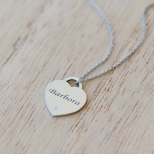 Anhänger in Herzform mit Diamant und Gravur Fabianne