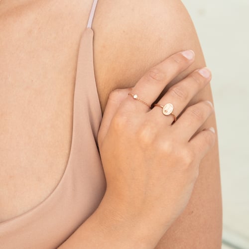 Ovaler Ring mit der Gravur der Rose aus dem Kleinen Prinz