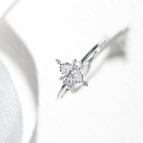 Verlobungsring mit Diamant in Marquise Form Janne