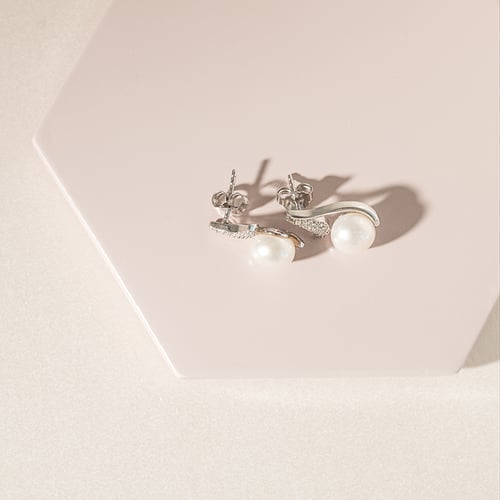 Silberne Perlenohrstecker mit Zirkonia Lomina
