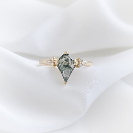 Einzigartiger Verlobungsring mit Moosachat Kettil