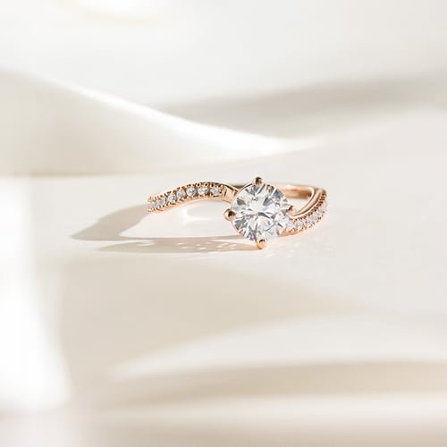 Atypischer Verlobungsring mit einem Lab Grown Diamanten Elise