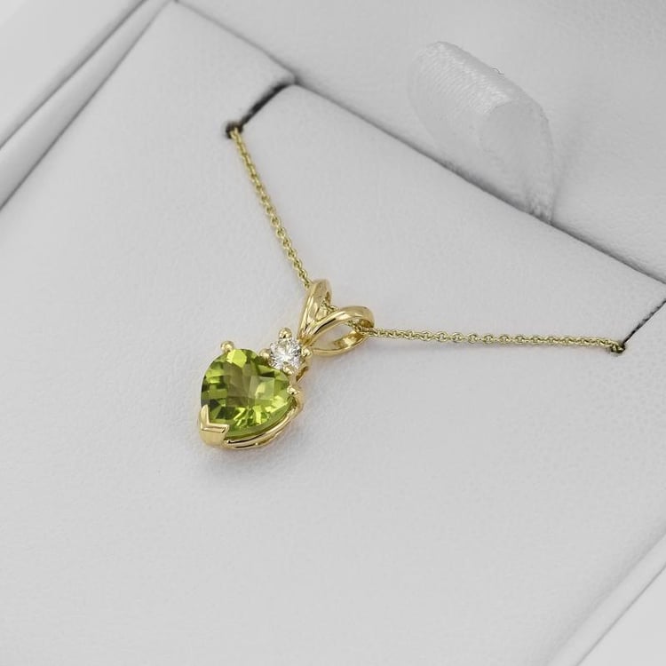 Halskette mit Olivin Hezchen und Diamanten in Eppi-Geschenkbox 38479