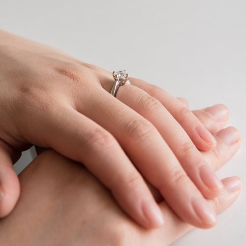 Verlobungsring aus Weißgold mit Diamant Mahiya