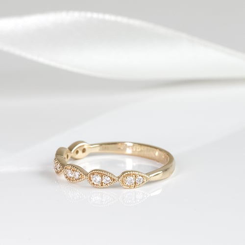 Halb-Eternity Ring aus Gold mit Diamanten Lacy