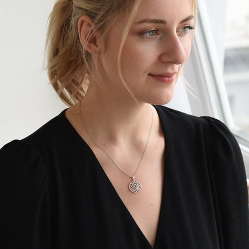 Silberner Anhänger mit Lotusblume und Lab Grown Diamanten Yule