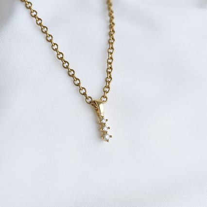 Minimalistischer Anhänger mit Diamanten Zusa