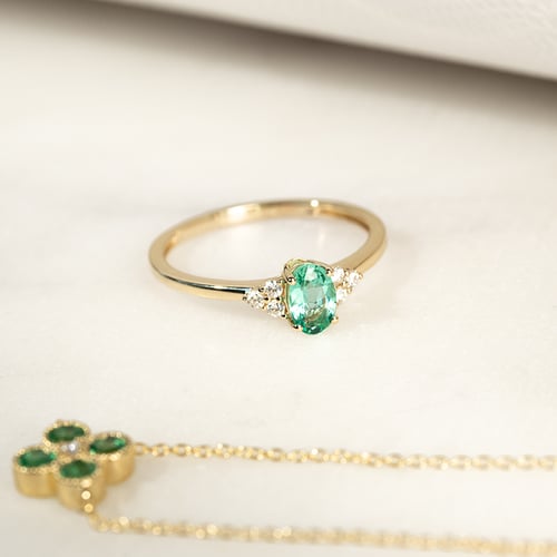Verlobungsring mit Smaragd und Diamanten Sheldo