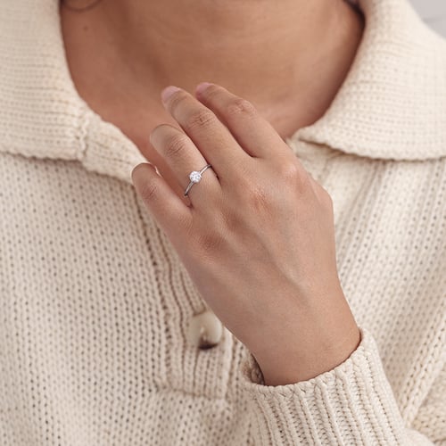 Verzierter Verlobungsring mit Diamanten Donia