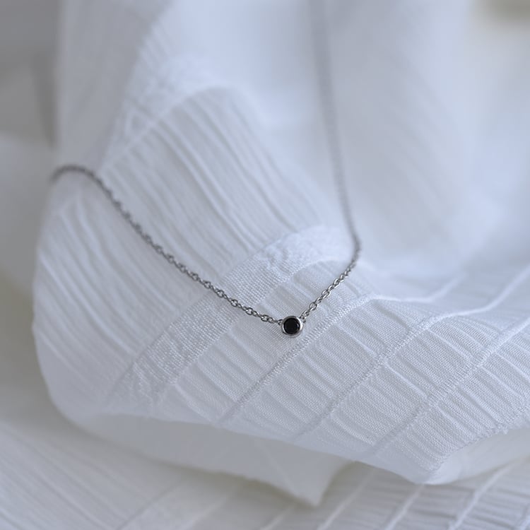 Minimalistische Halskette aus Platin mit schwarzem Diamant Glosie 71414