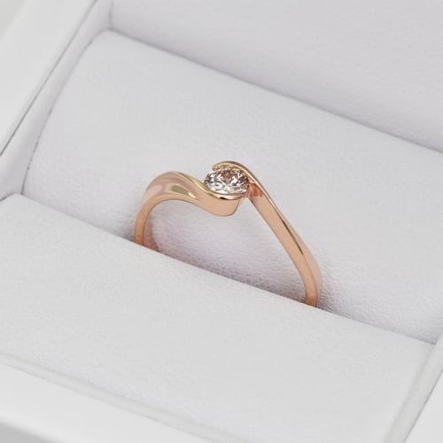Klassischer Verlobungsring mit Diamant Yadu