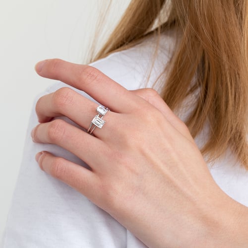 Verlobungsring mit einem Lab Grown Diamanten im Emeraldschliff Olson