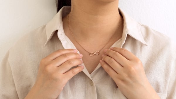 Die Symbolik des Schmucks: das Unendlichkeits-Zeichen