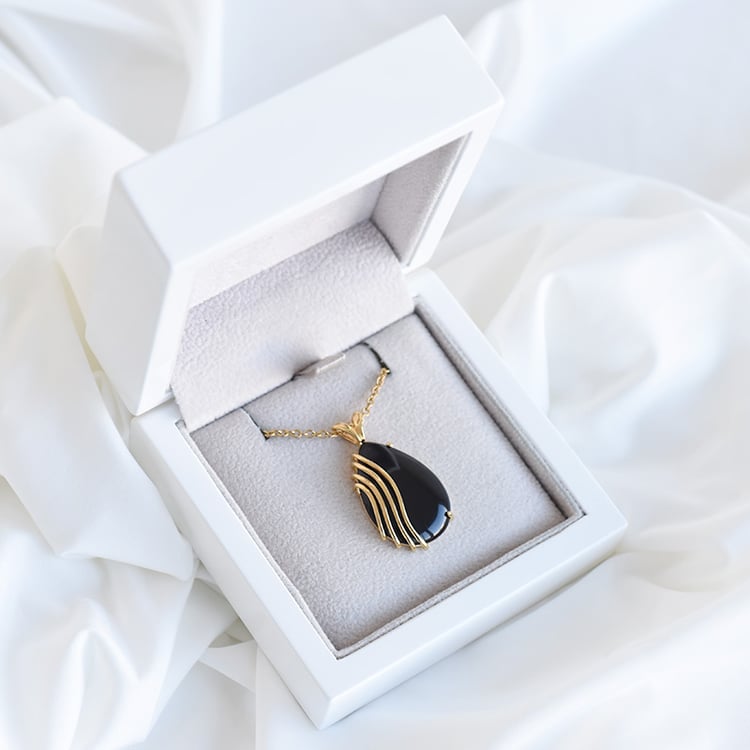 Vergoldeter Anhänger mit Onyx Toini 90912