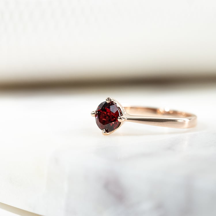 Verlobungsring mit Granat Mahiya 132474
