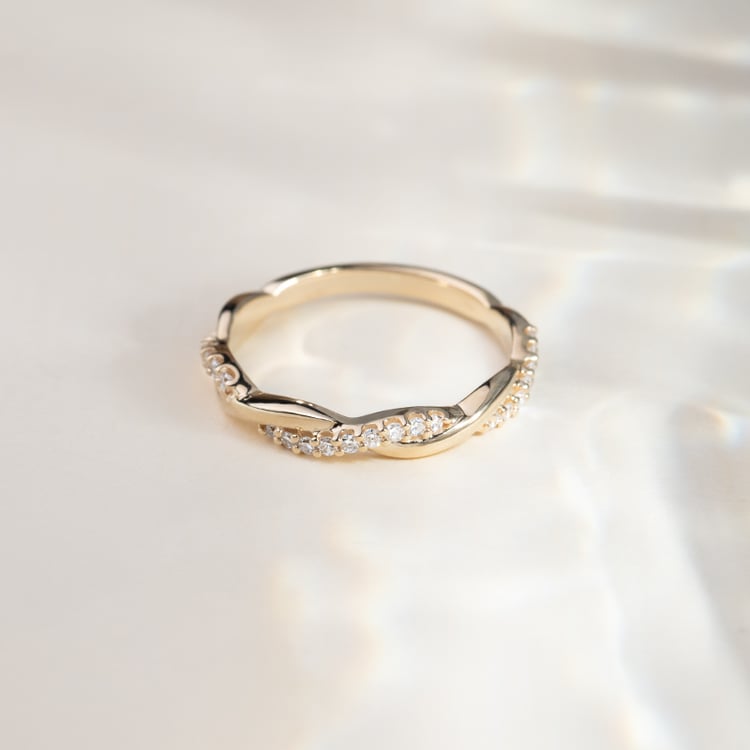 Goldener Twist-Ring mit Diamanten Malea 152377