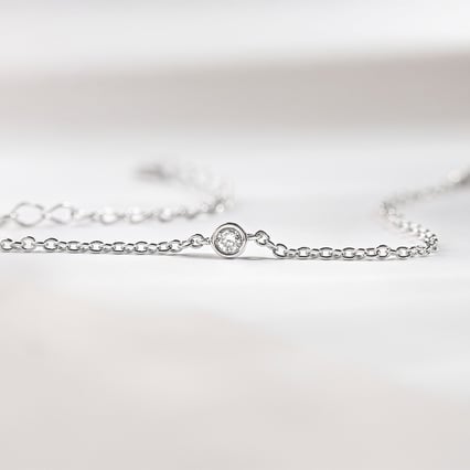 Silbernes minimalistisches Armband mit einem Diamanten Bonato