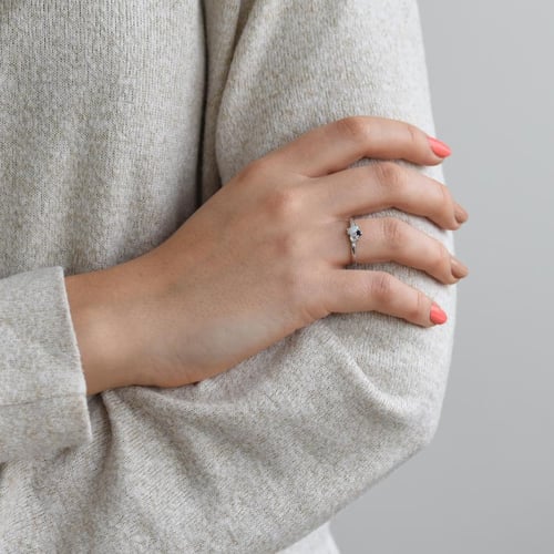 Cluster-Ring mit Opal, Saphir, Mondstein und Diamanten Elsa