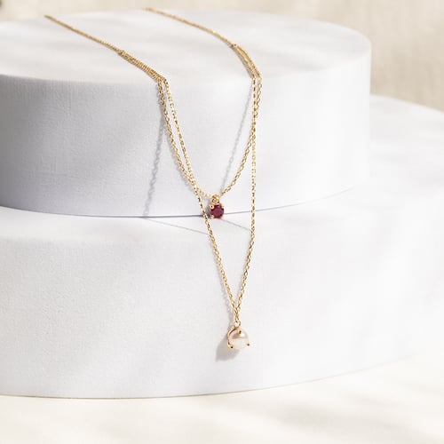 Goldene Kette mit Perle und Rubin Auburn