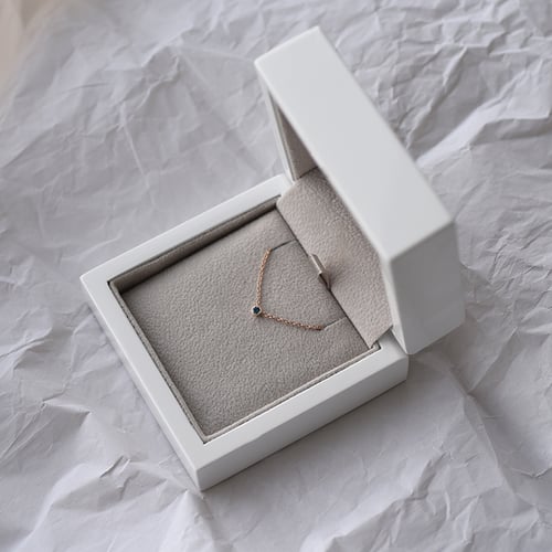 Minimalistische Halskette mit blauem Diamanten Glosie