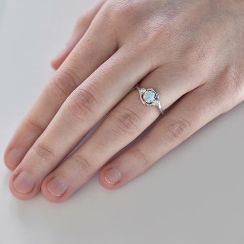 Goldener Verlobungsring mit Opal und Diamanten Eleie
