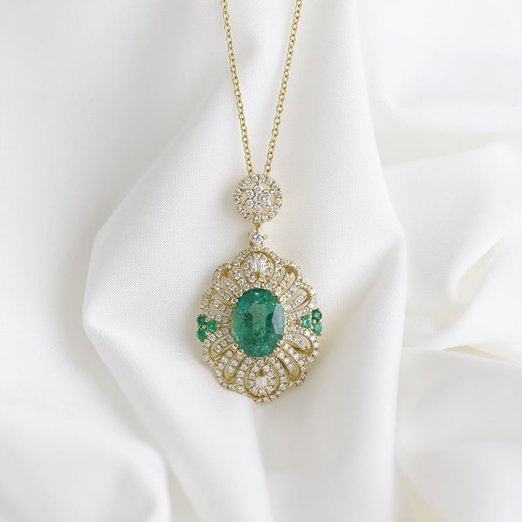 Anhänger mit Smaragden und Diamanten Kloe 88633