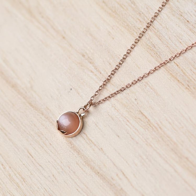 Goldene Anhänger mit pfirsichfarbenem Mondstein Azalea 49101