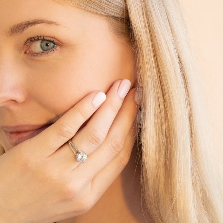 Verlobungsring mit Moissanit und lab grown Diamanten Brianna 100953