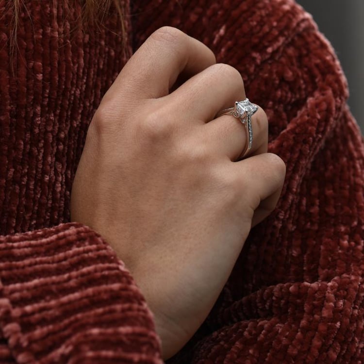 Ring mit Diamanten 49498