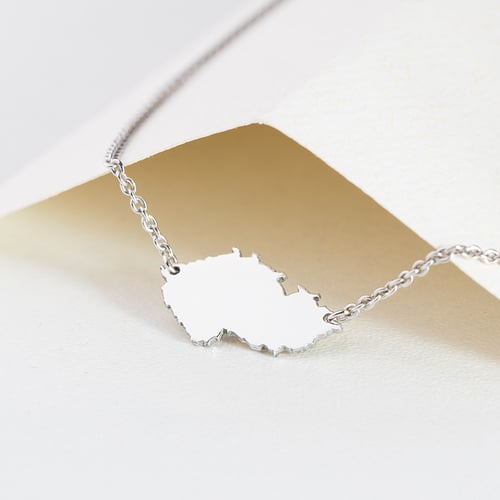 Silberne Kette und Anhänger in Form der Tschechischen Republik
