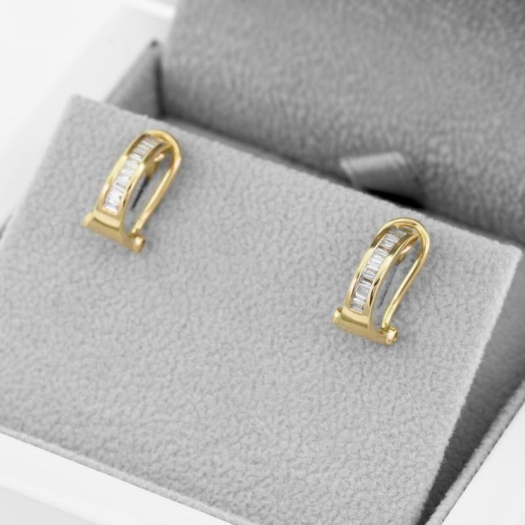 Elegante goldene Ohrclips mit Baguette-Diamanten Emy 47245