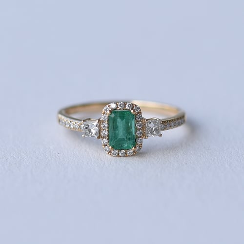 Goldener Verlobungsring mit Smaragd und Diamanten Dery
