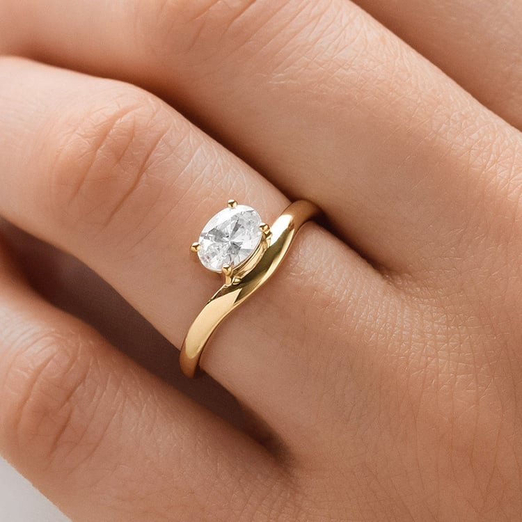 Ring mit ovalem Moissanit 154829