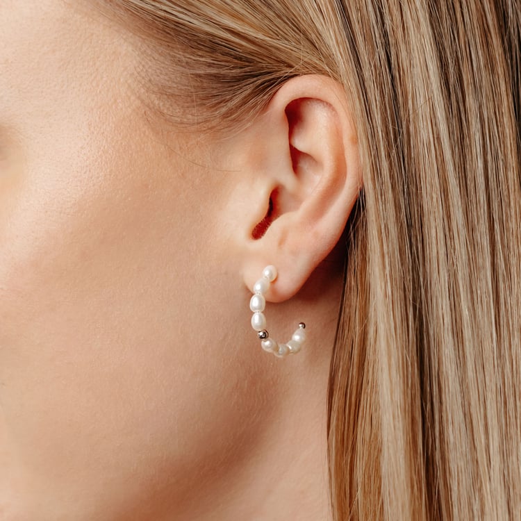 Silberne runde Ohrringe mit Perlen Roxanne 163961