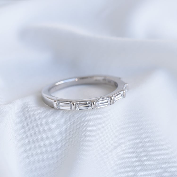 Eleganter Ring mit Baguette Diamanten Marilyn 85857