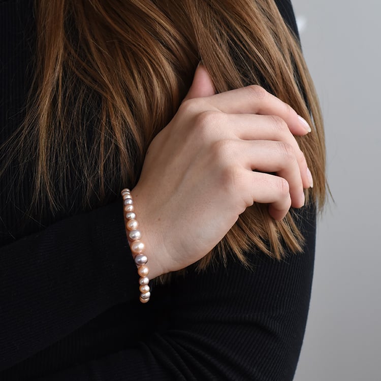 Goldenes Perlenarmband mit mehrfarbigen Perlen Pyah 90522