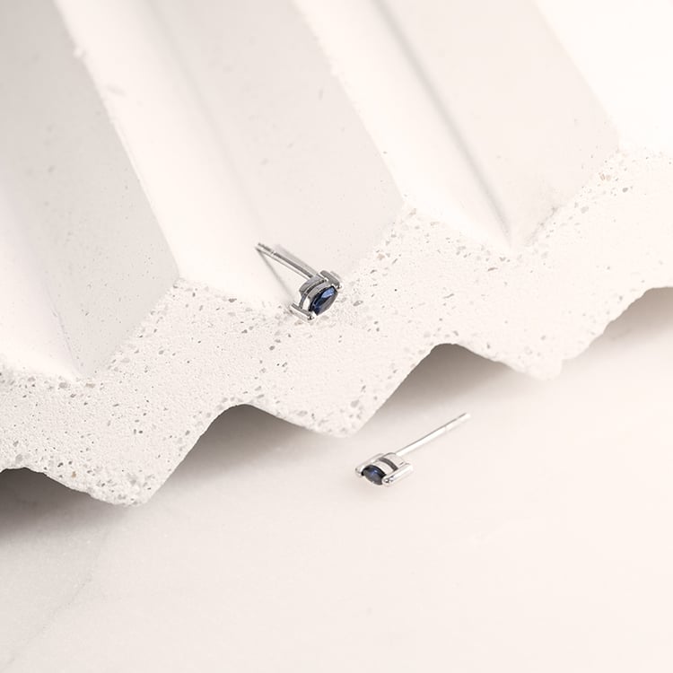 Minimalistische Ohrstecker mit blauen Saphiren Daina 121569