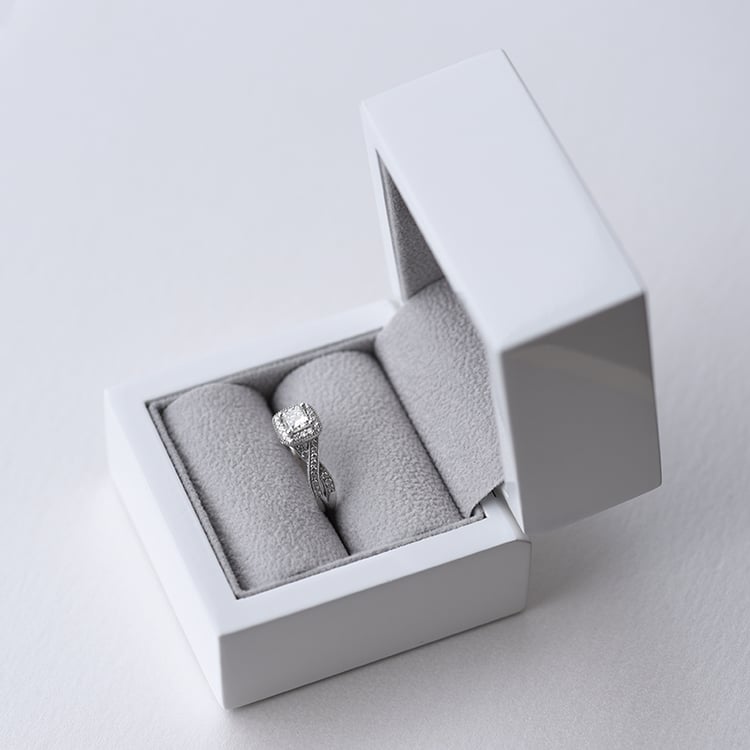 Verlobungsring aus Gold mit Diamanten 63030