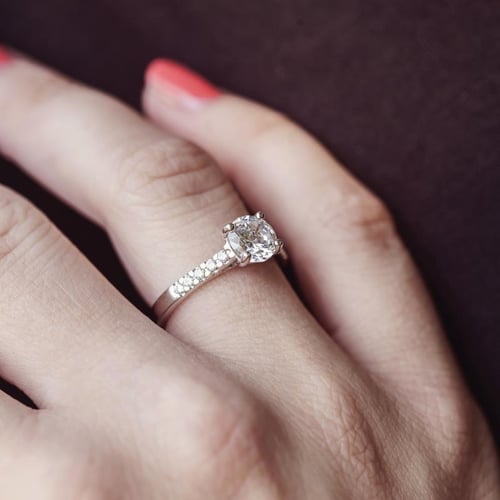 Verlobungsring und Diamanten Vea