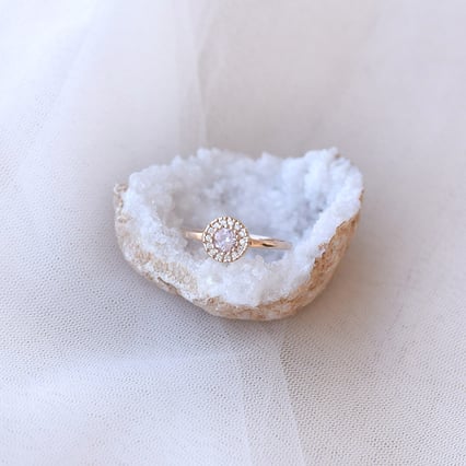 Goldener Verlobungsring mit Morganit und Diamanten Tafne